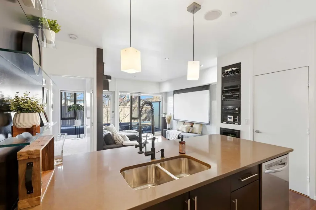 414 Meredith Road NE Calgary AB T2E5A6