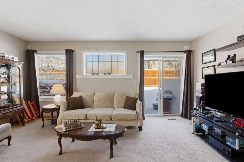20 Covemeadow Manor NE Calgary AB T3K 6G5