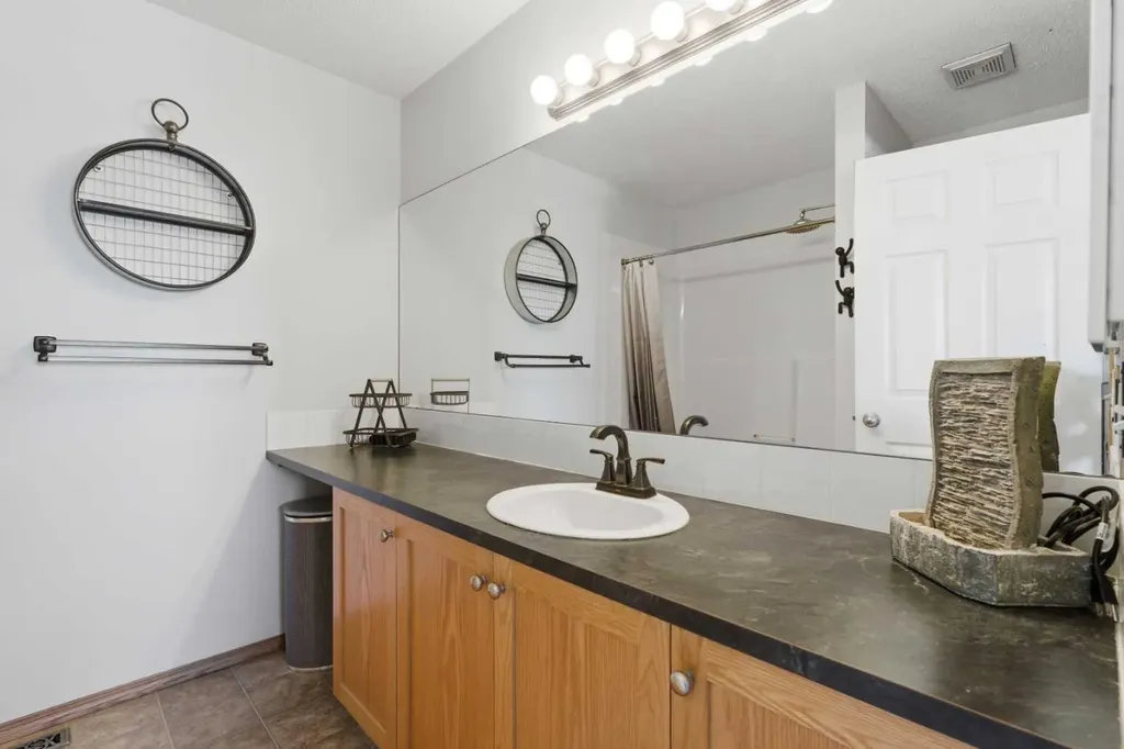 20 Covemeadow Manor NE Calgary AB T3K 6G5