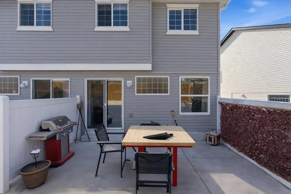 20 Covemeadow Manor NE Calgary AB T3K 6G5