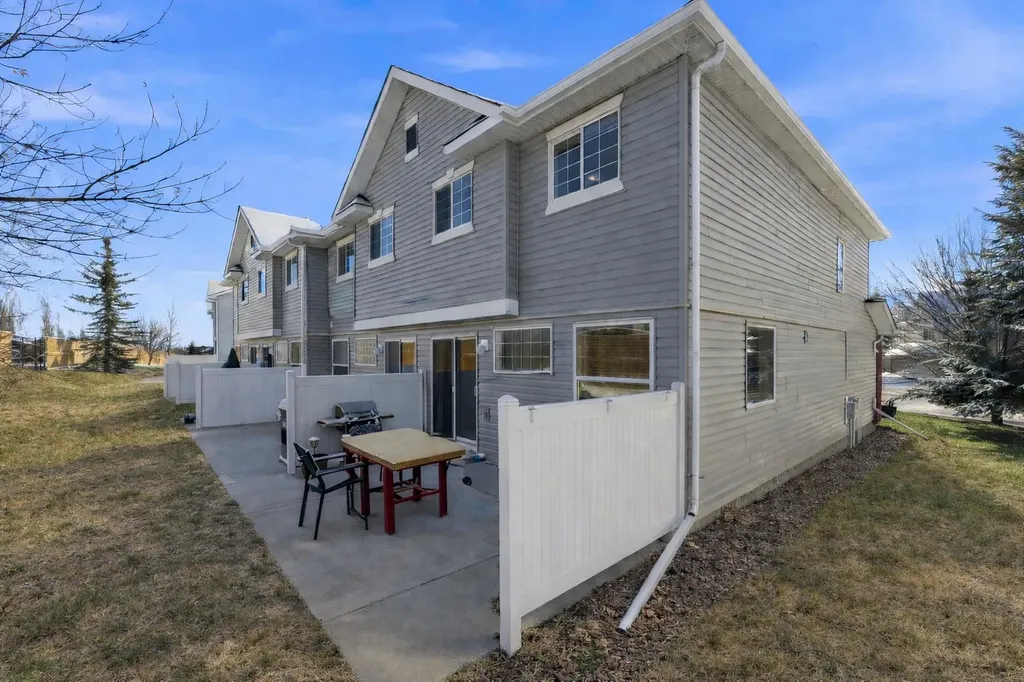 20 Covemeadow Manor NE Calgary AB T3K 6G5