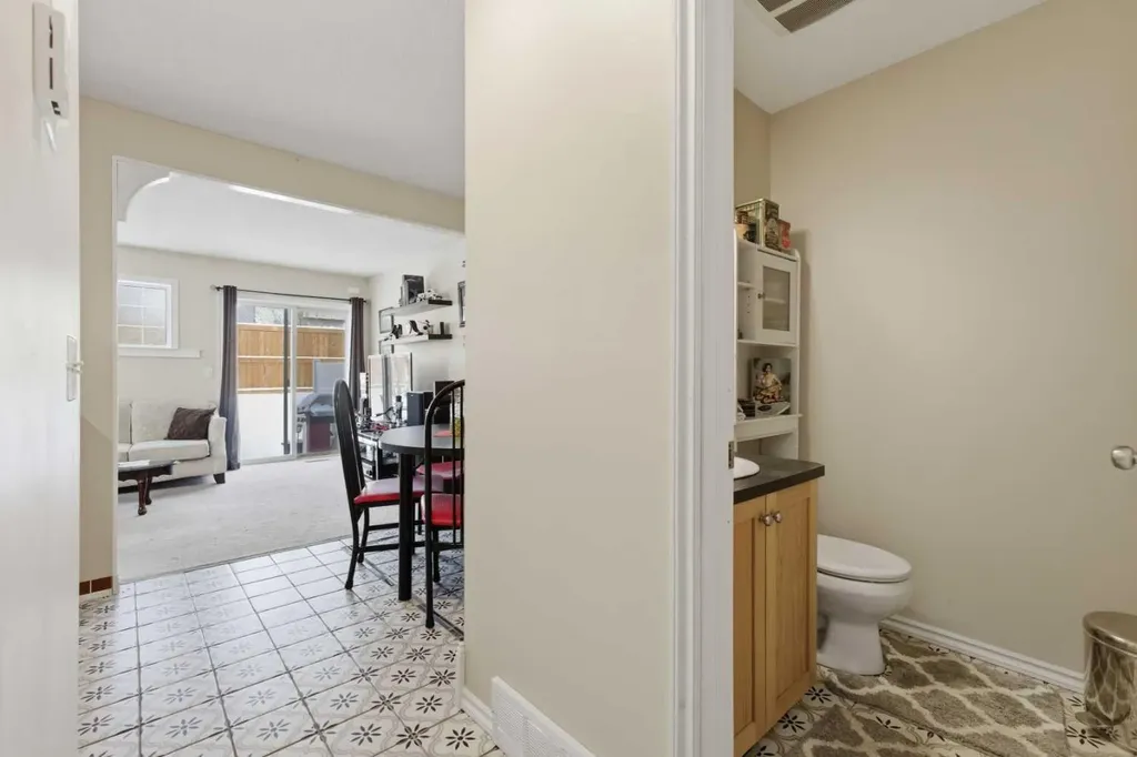 20 Covemeadow Manor NE Calgary AB T3K 6G5