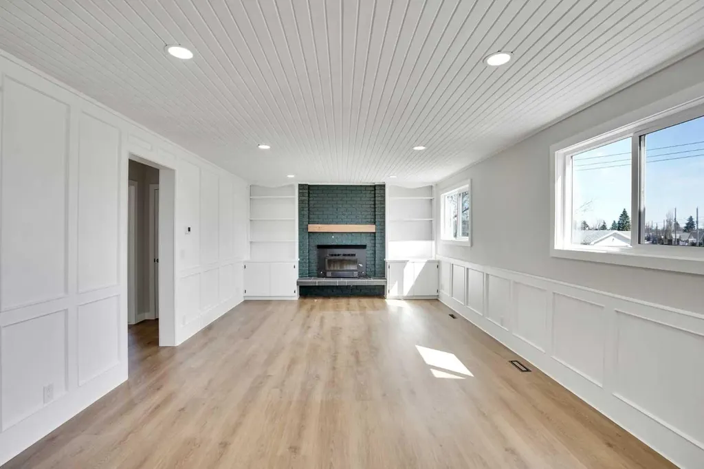 248 Madeira Place NE Calgary AB T2A 5T1