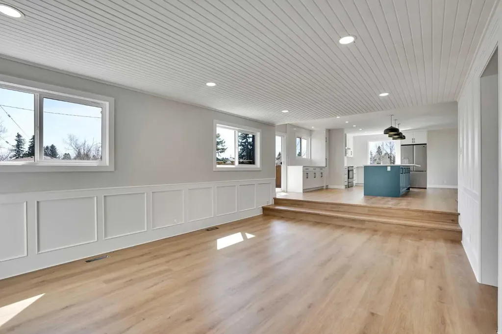 248 Madeira Place NE Calgary AB T2A 5T1