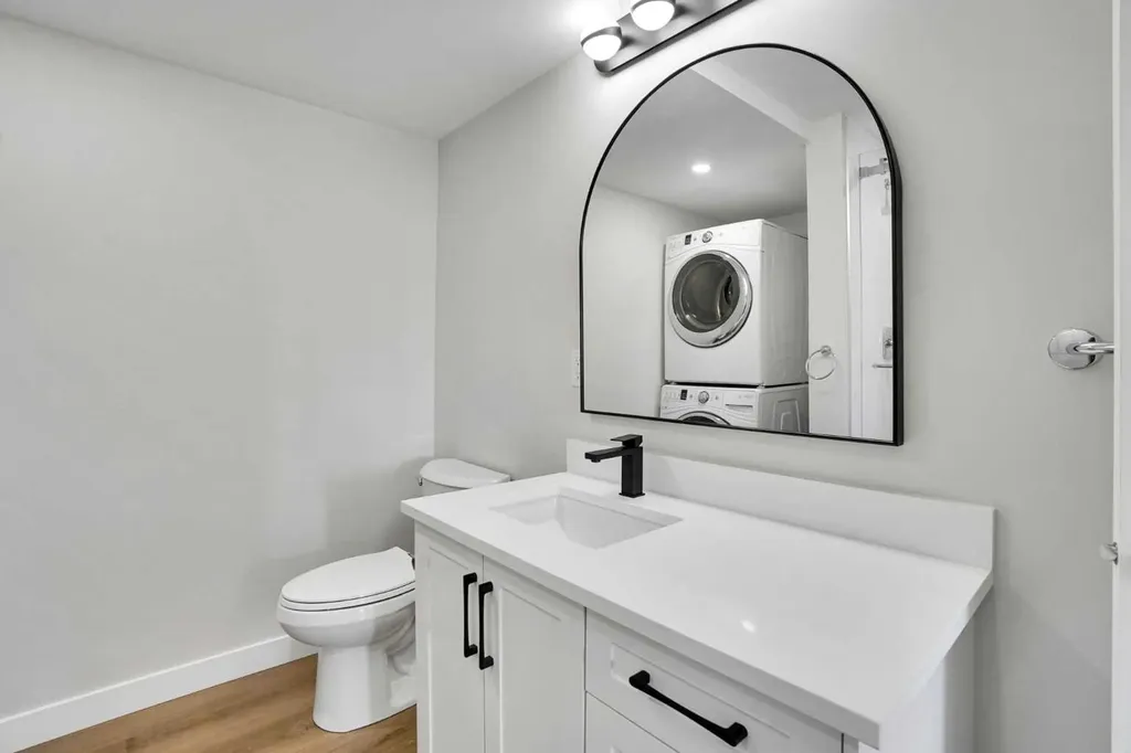 248 Madeira Place NE Calgary AB T2A 5T1