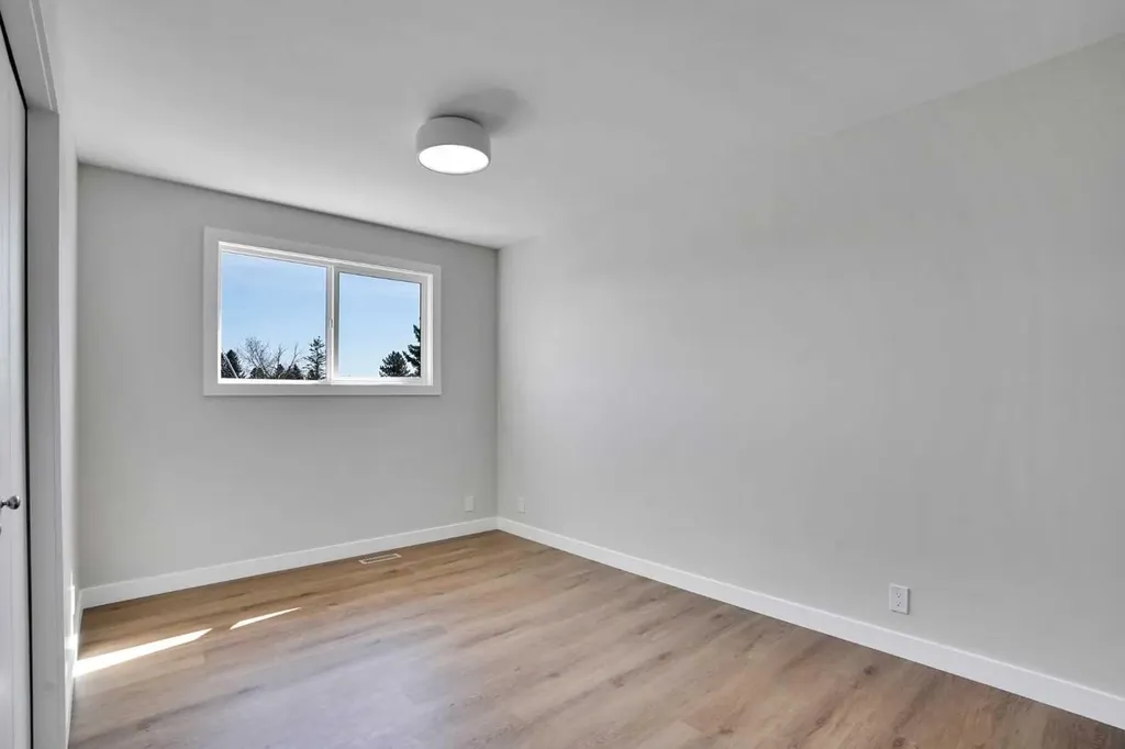 248 Madeira Place NE Calgary AB T2A 5T1