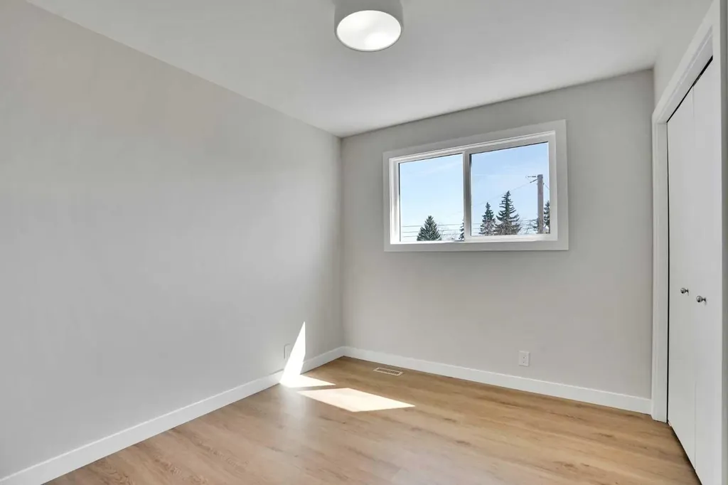 248 Madeira Place NE Calgary AB T2A 5T1