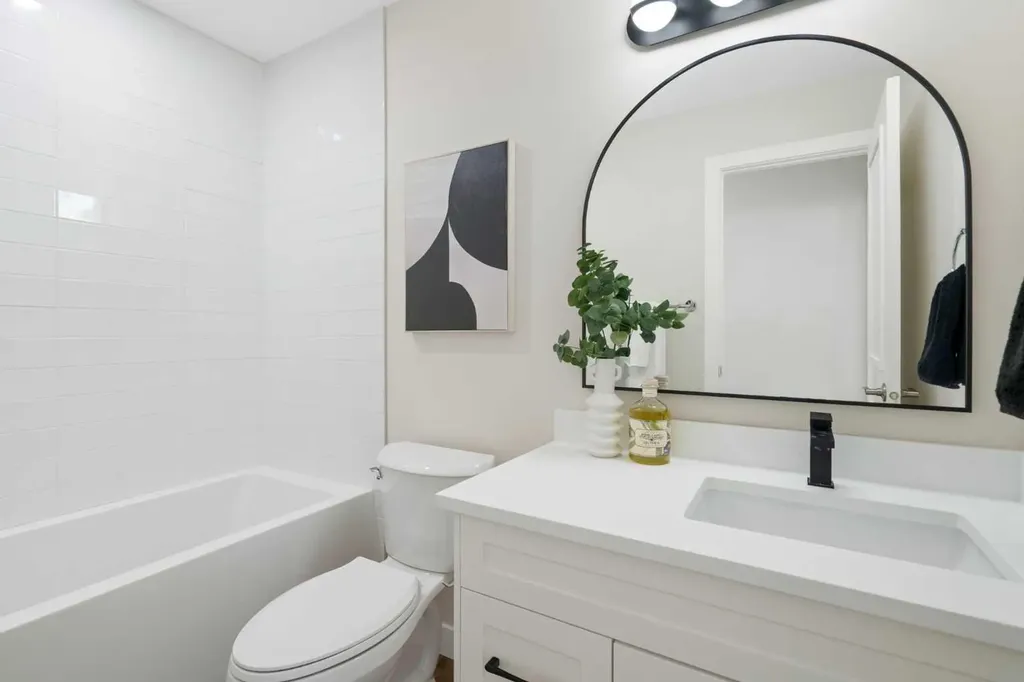 248 Madeira Place NE Calgary AB T2A 5T1