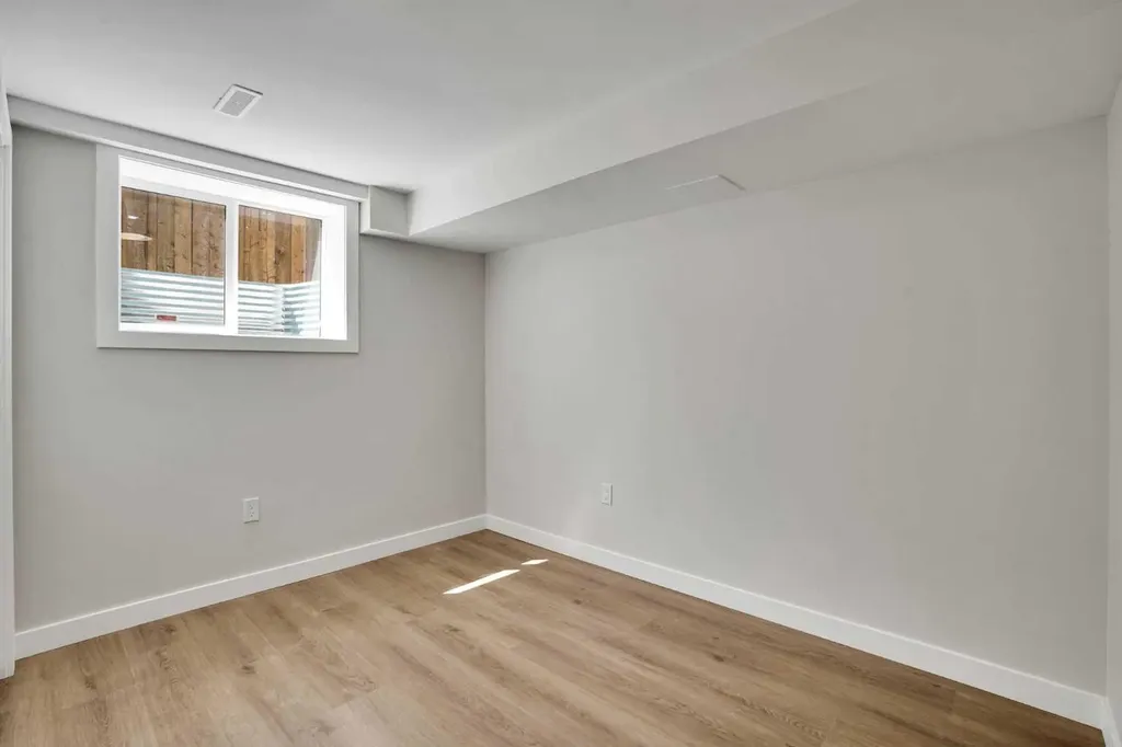 248 Madeira Place NE Calgary AB T2A 5T1