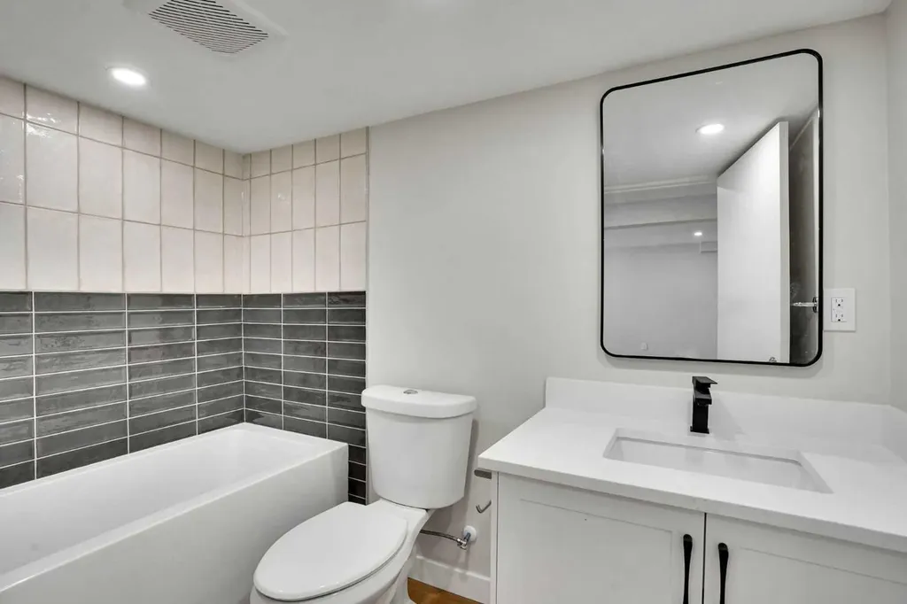 248 Madeira Place NE Calgary AB T2A 5T1