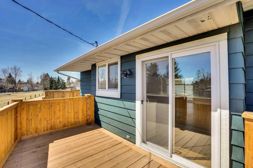248 Madeira Place NE Calgary AB T2A 5T1