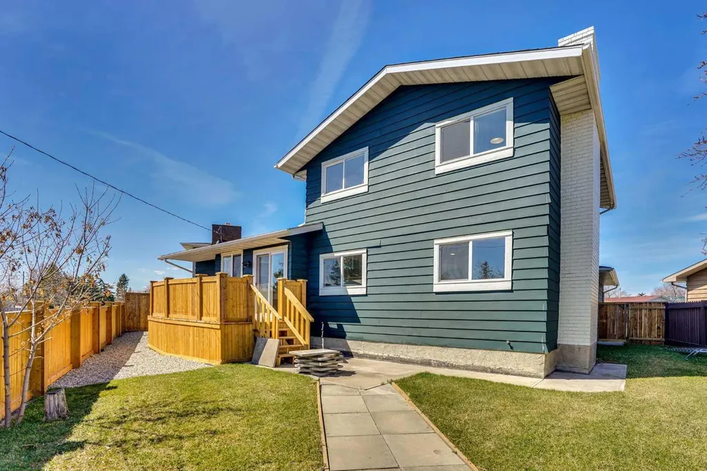 248 Madeira Place NE Calgary AB T2A 5T1