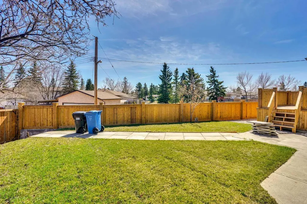 248 Madeira Place NE Calgary AB T2A 5T1