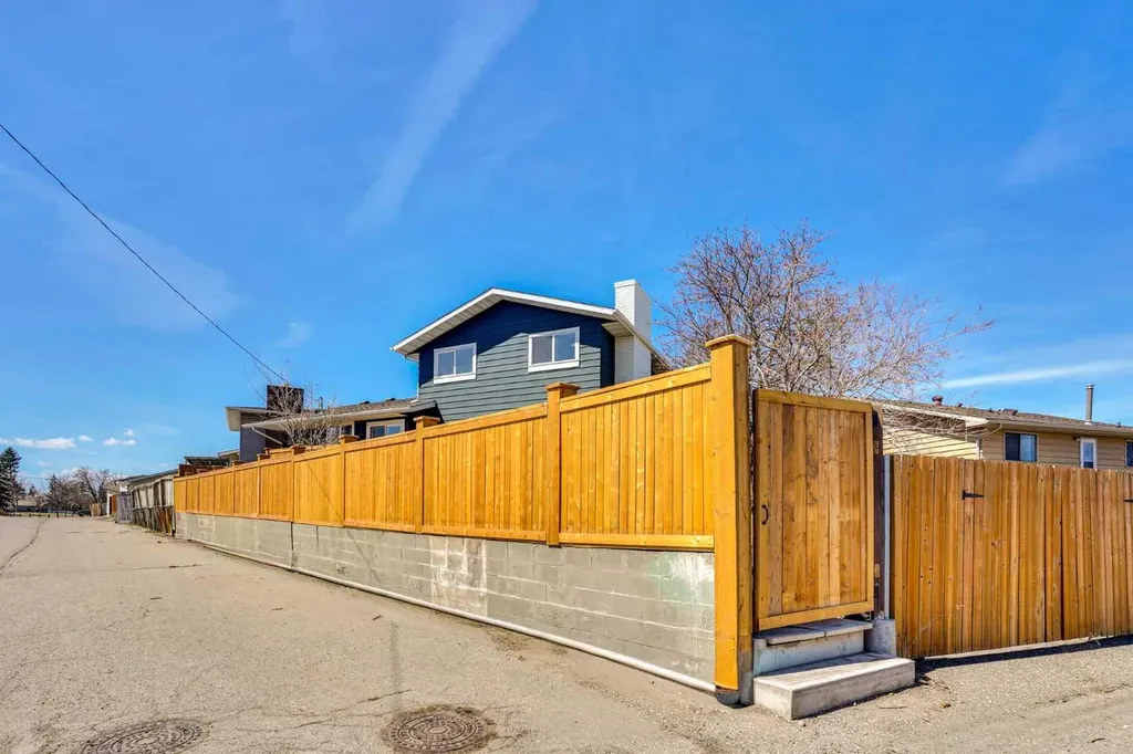 248 Madeira Place NE Calgary AB T2A 5T1