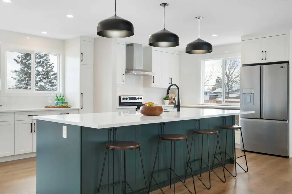 248 Madeira Place NE Calgary AB T2A 5T1