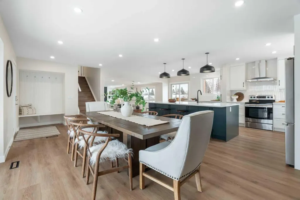 248 Madeira Place NE Calgary AB T2A 5T1