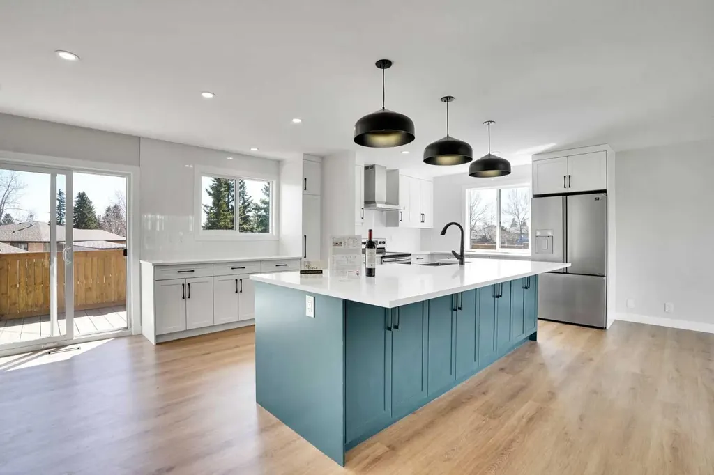 248 Madeira Place NE Calgary AB T2A 5T1