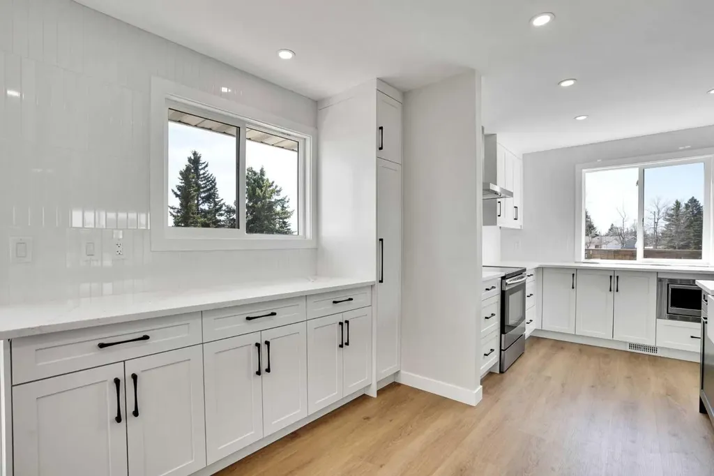 248 Madeira Place NE Calgary AB T2A 5T1