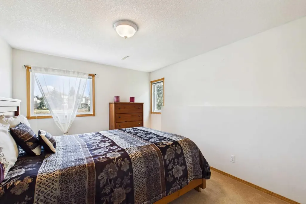 535 Cimarron Point Okotoks AB T1S 1S6