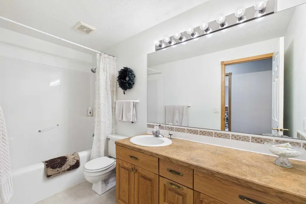 535 Cimarron Point Okotoks AB T1S 1S6