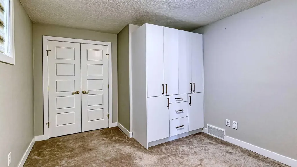 47 Saddlelake Way NE Calgary AB T3J 0V1