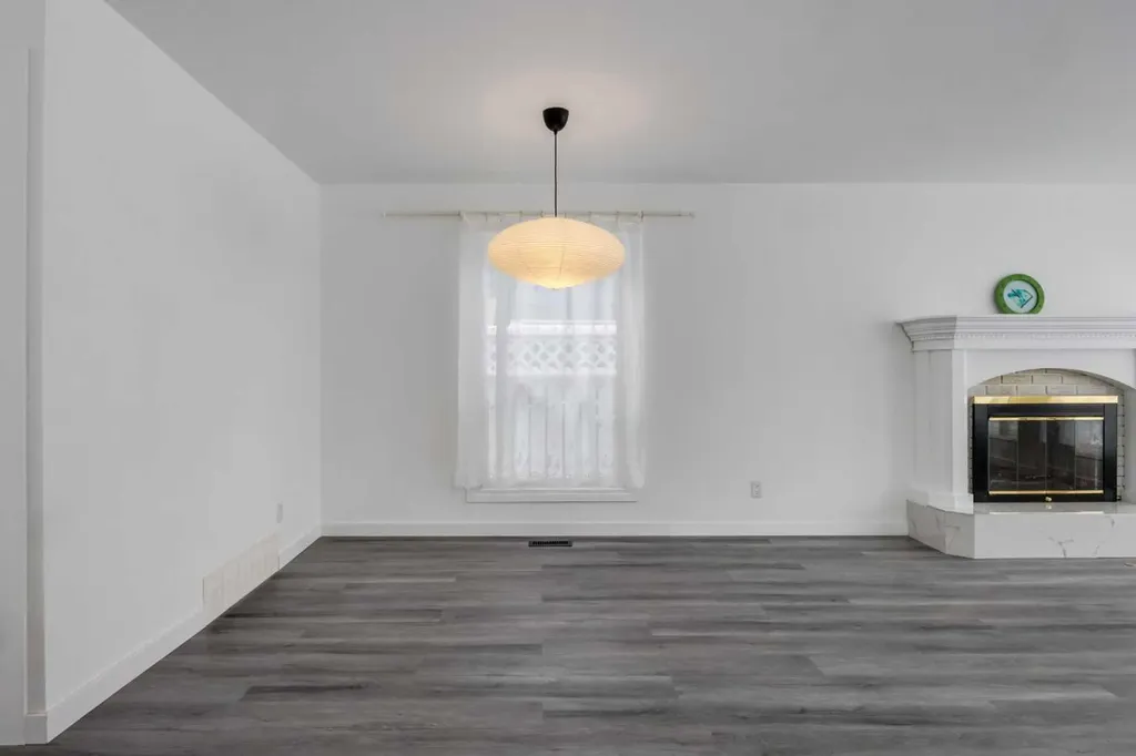32 Midland Place SE Calgary AB T2X 1P9