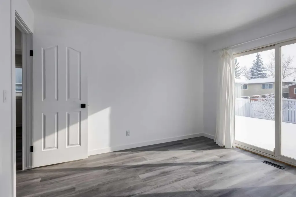32 Midland Place SE Calgary AB T2X 1P9