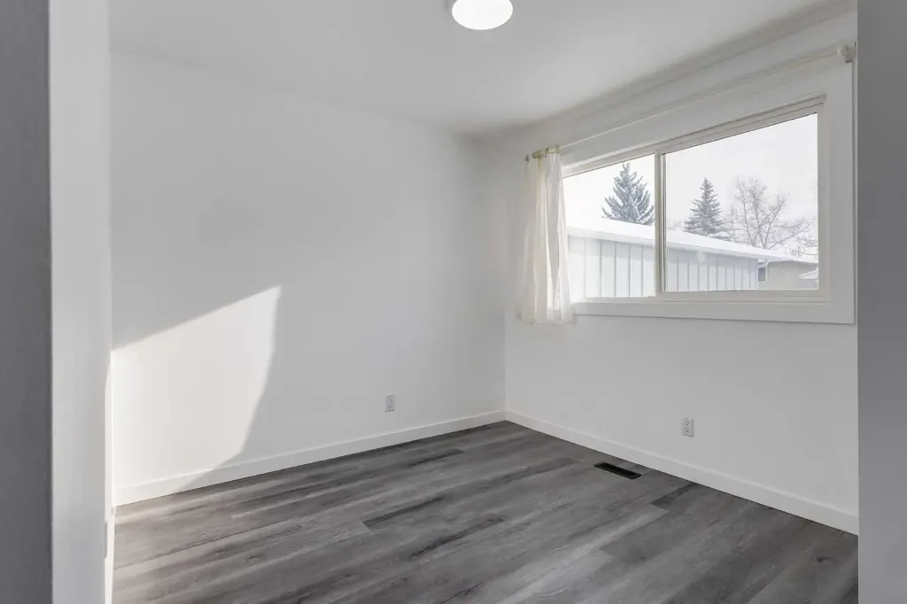 32 Midland Place SE Calgary AB T2X 1P9