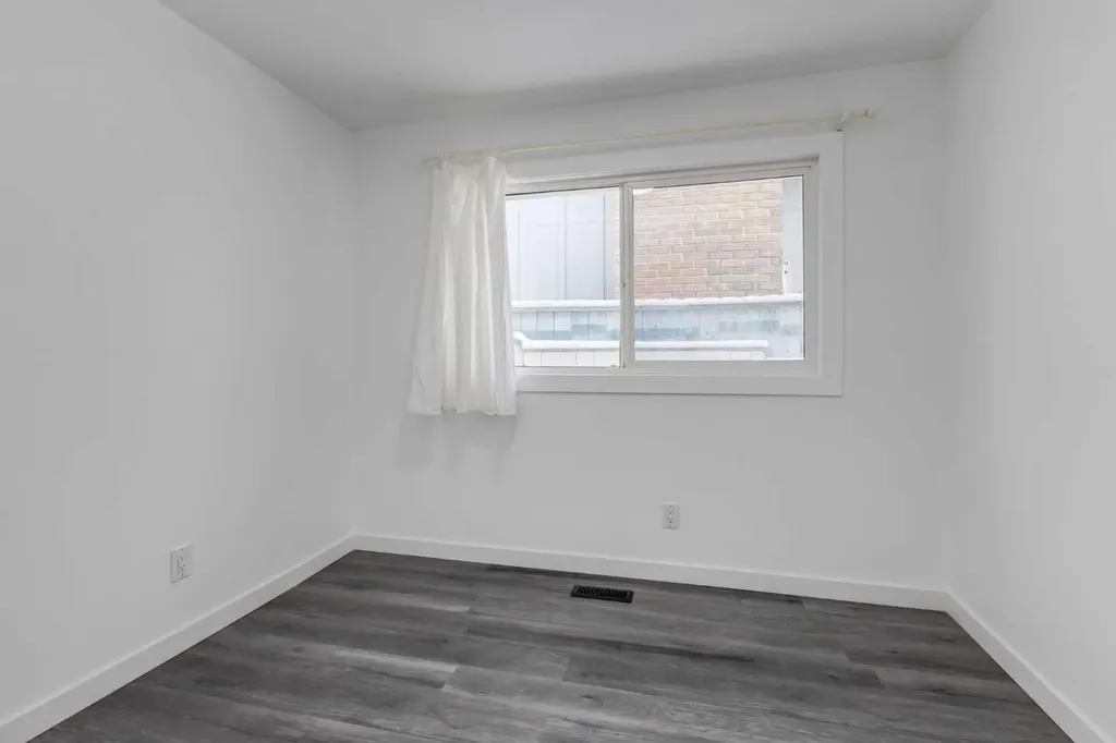 32 Midland Place SE Calgary AB T2X 1P9