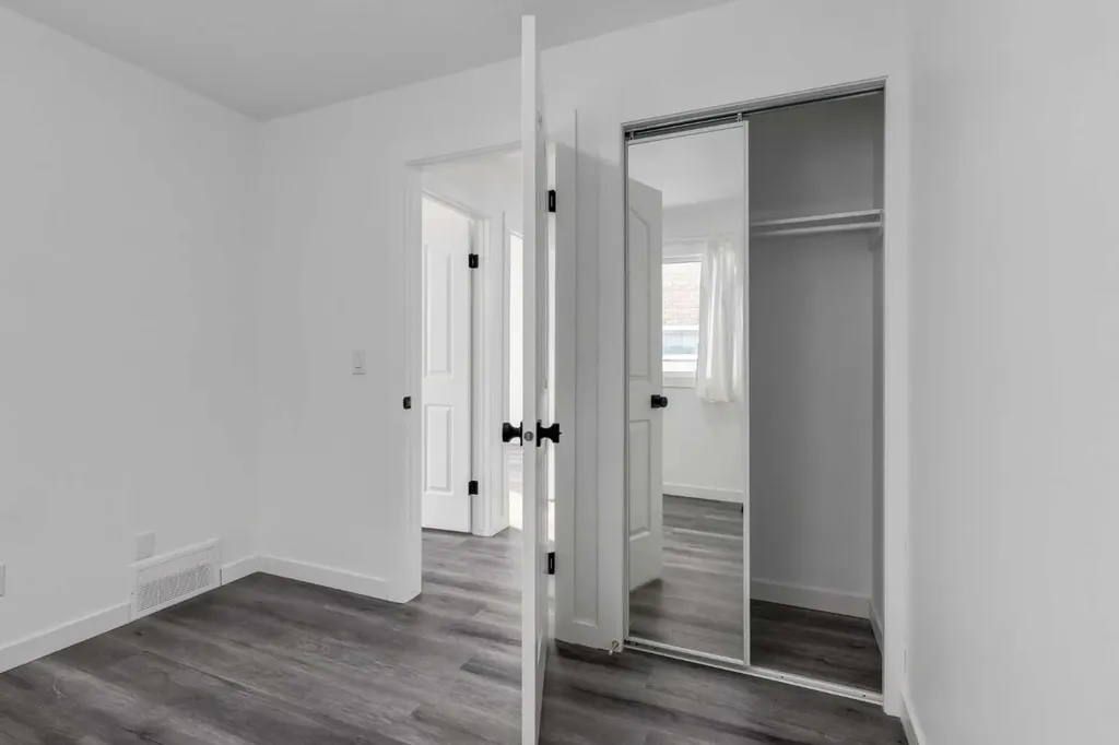 32 Midland Place SE Calgary AB T2X 1P9