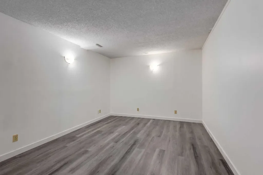 32 Midland Place SE Calgary AB T2X 1P9