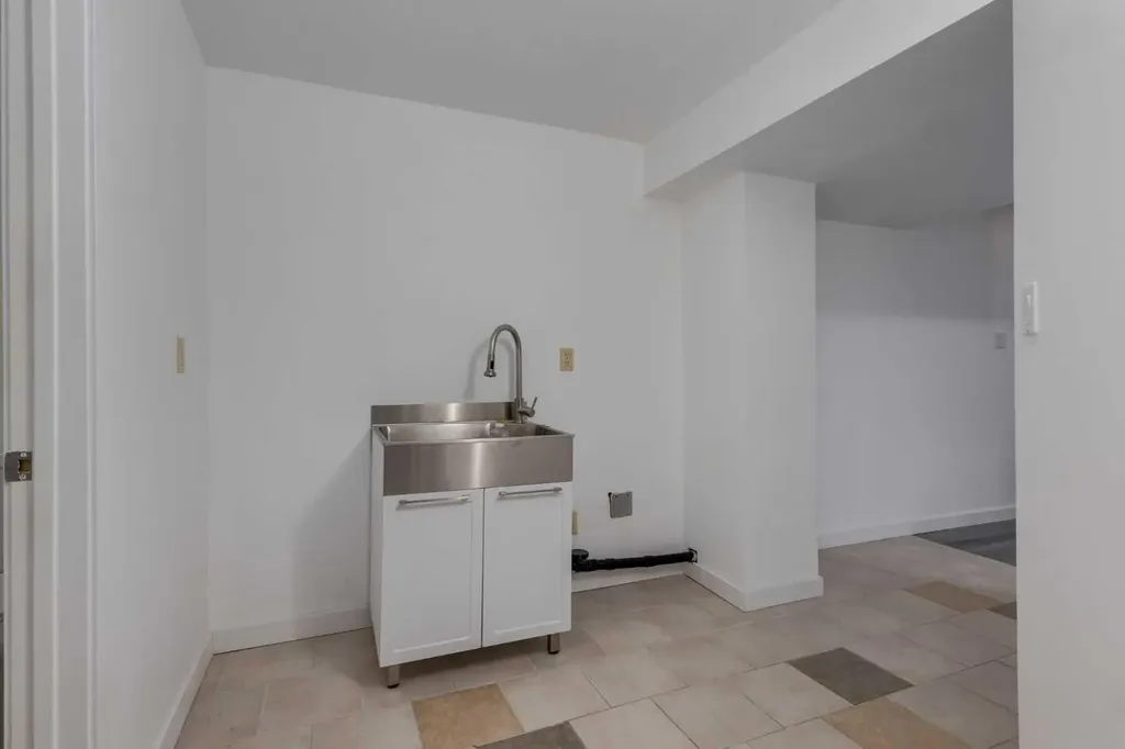 32 Midland Place SE Calgary AB T2X 1P9
