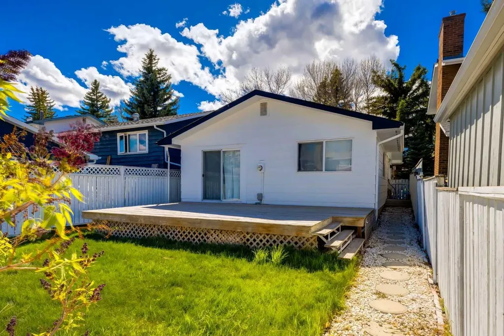 32 Midland Place SE Calgary AB T2X 1P9