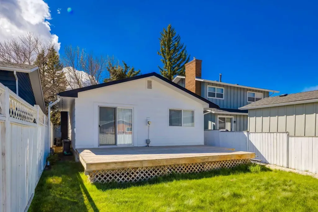 32 Midland Place SE Calgary AB T2X 1P9