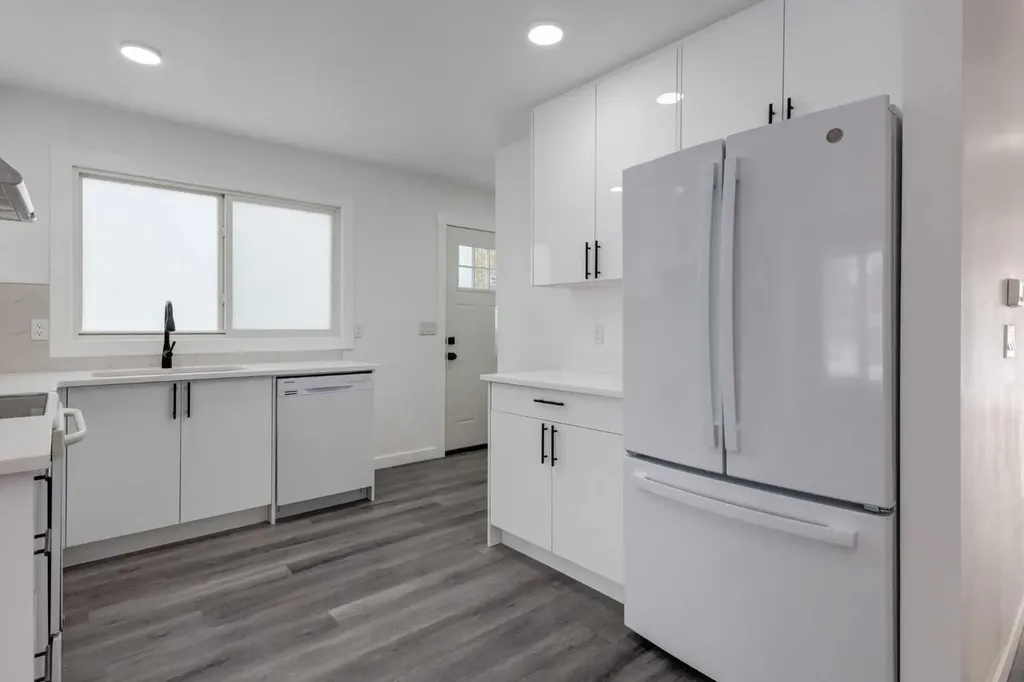 32 Midland Place SE Calgary AB T2X 1P9