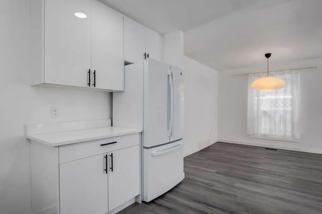 32 Midland Place SE Calgary AB T2X 1P9