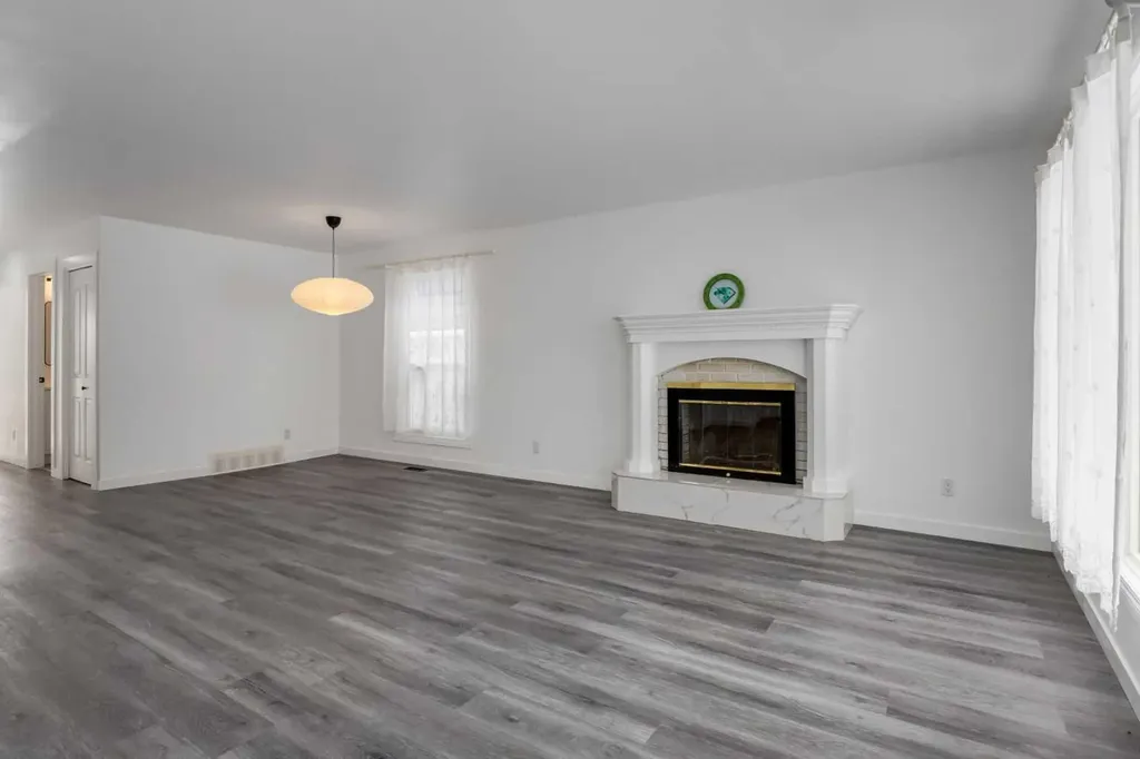 32 Midland Place SE Calgary AB T2X 1P9