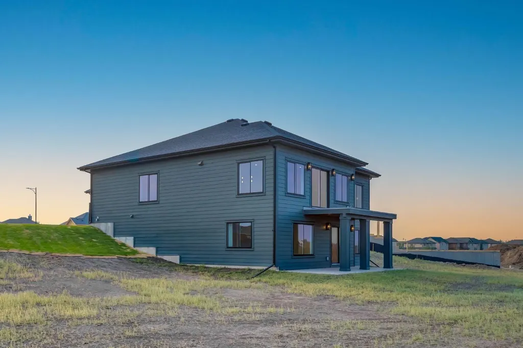 232 Red Tail Ridge SE Rural Foothills County AB T1V0J8