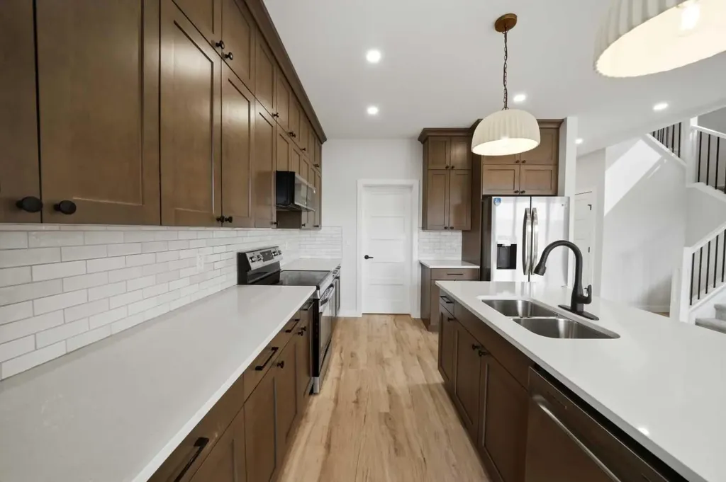 115 Crestview Boulevard Sylvan Lake AB T4S 0V8