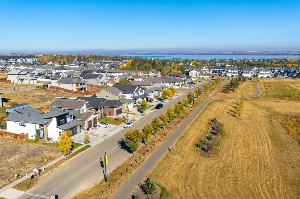 115 Crestview Boulevard Sylvan Lake AB T4S 0V8
