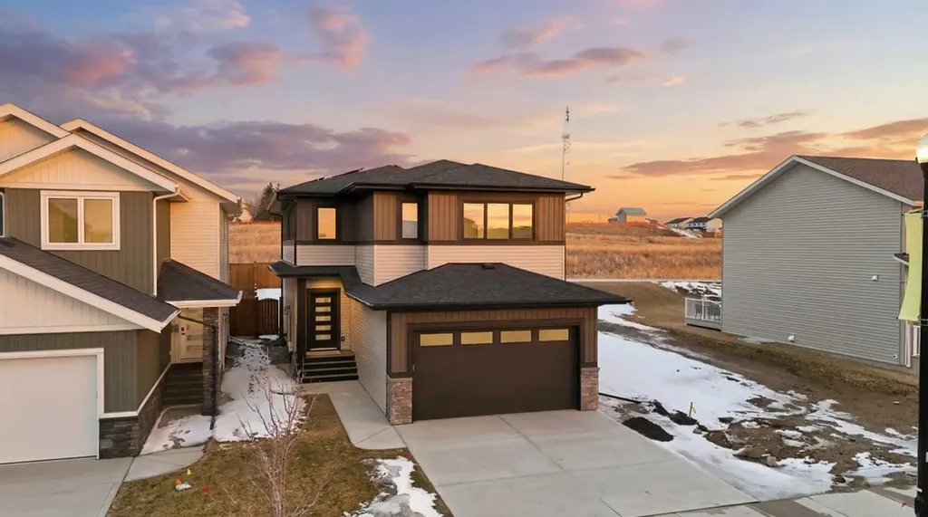 115 Crestview Boulevard Sylvan Lake AB T4S 0V8