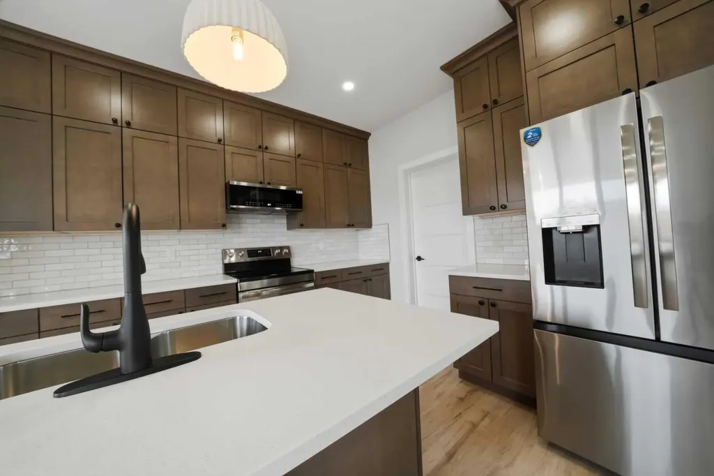115 Crestview Boulevard Sylvan Lake AB T4S 0V8
