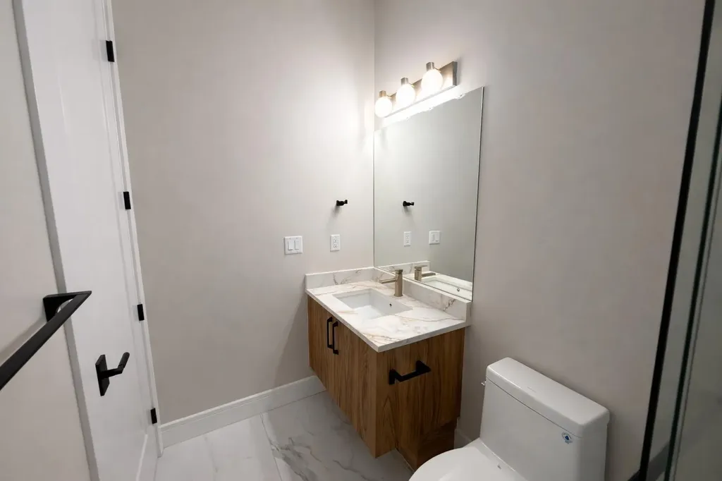 852 Dawson Point Chestermere AB T1X3G3