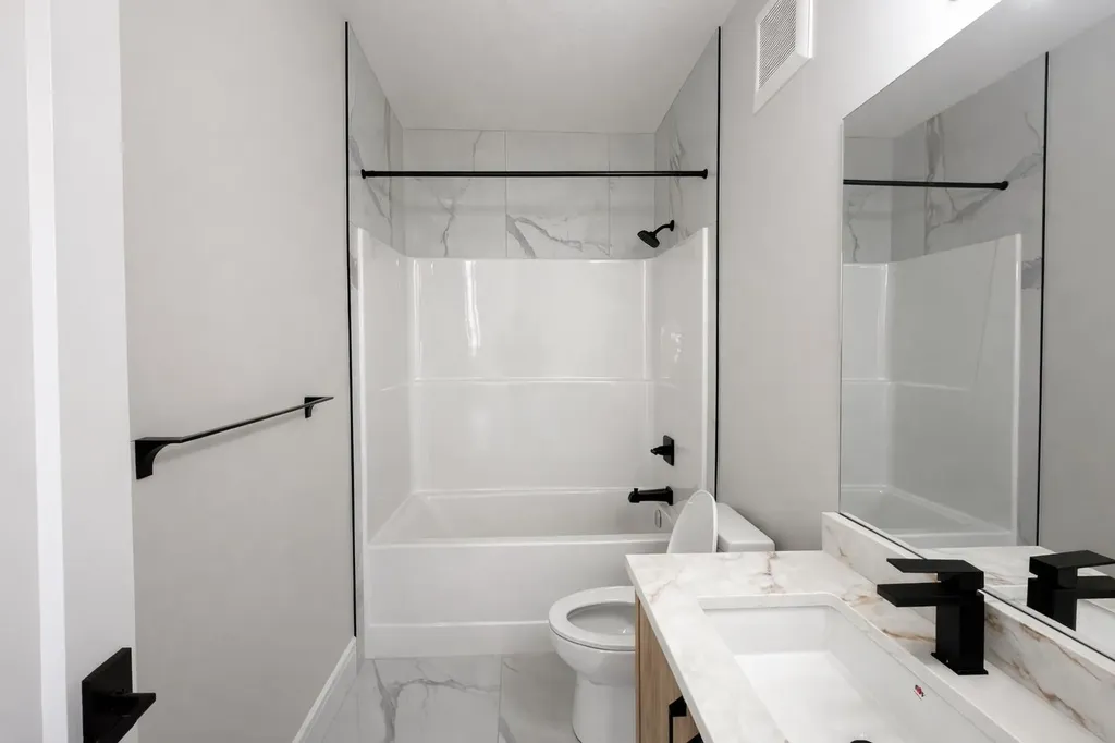 852 Dawson Point Chestermere AB T1X3G3