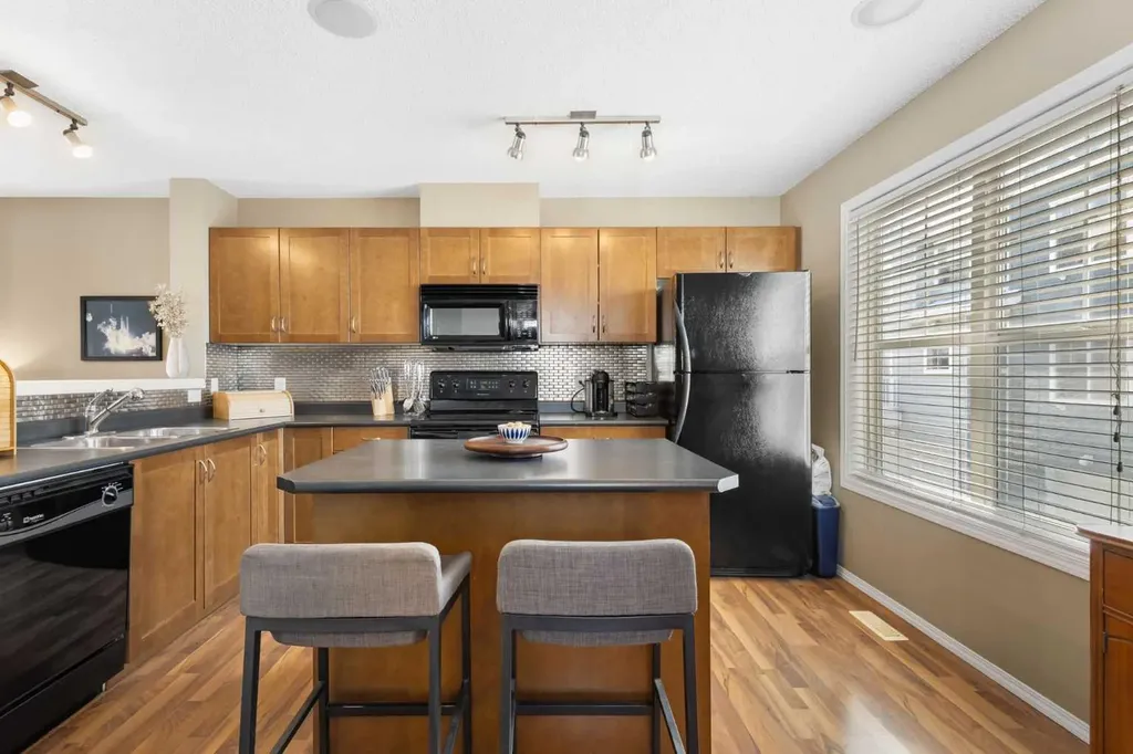 241 Elgin Gardens SE Calgary AB T2Z 4T6