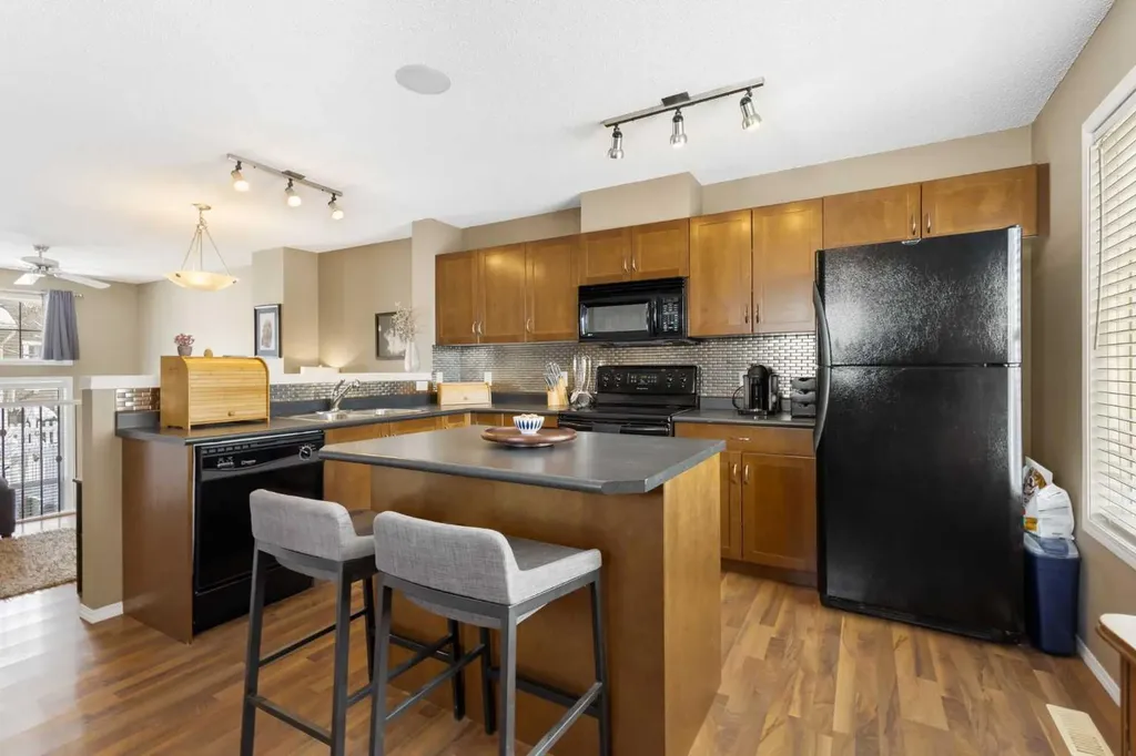 241 Elgin Gardens SE Calgary AB T2Z 4T6