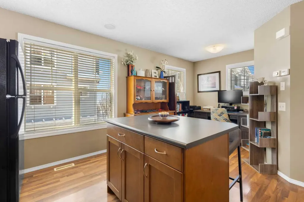 241 Elgin Gardens SE Calgary AB T2Z 4T6