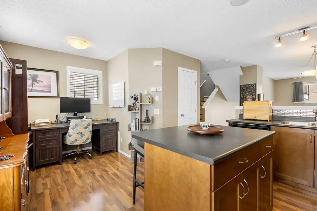241 Elgin Gardens SE Calgary AB T2Z 4T6