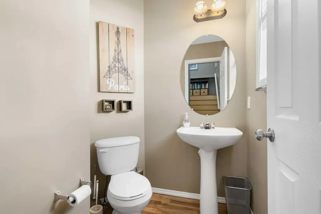 241 Elgin Gardens SE Calgary AB T2Z 4T6