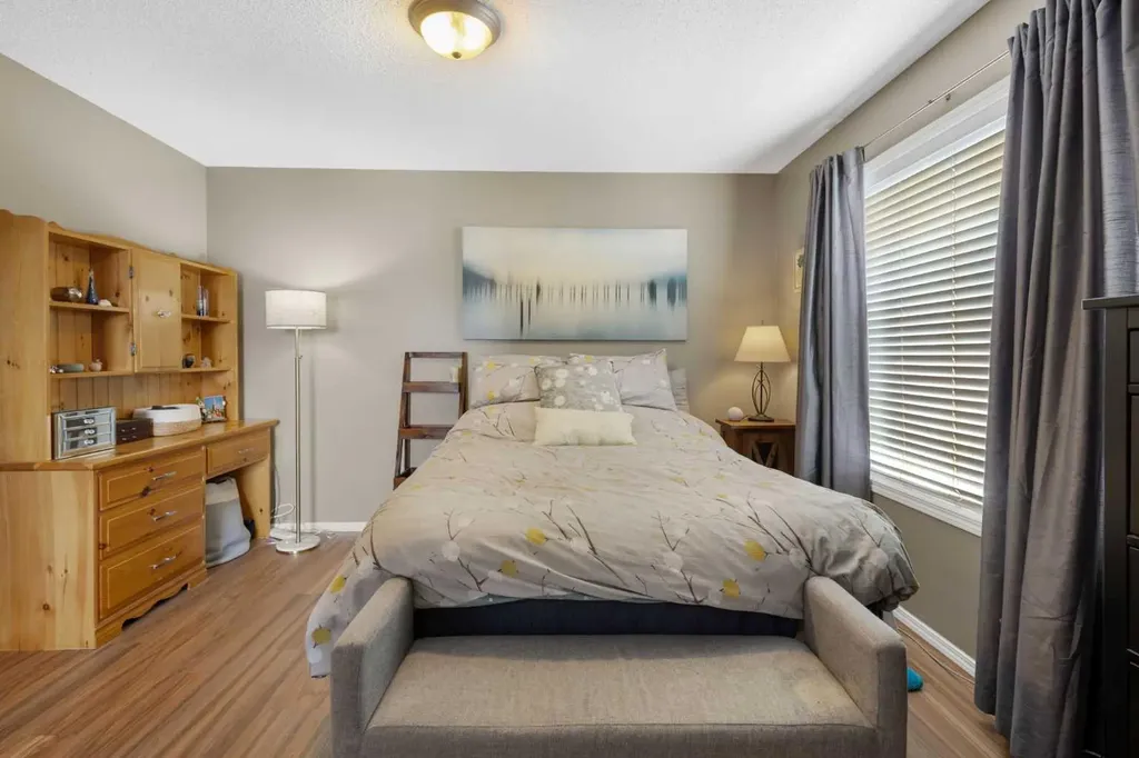 241 Elgin Gardens SE Calgary AB T2Z 4T6